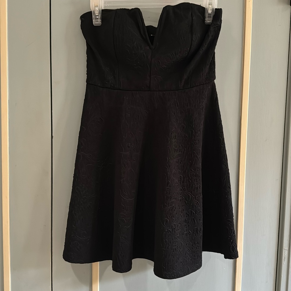 FLASH SALE ❤️ Mini black strapless cocktail dress